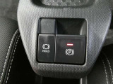 電動パーキングブレーキやブレーキホールドが付いています。