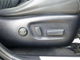 運転席はパワーシート搭載です。シートポジションの微調整が可能です。