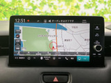 鮮明な地図表示で、視認性の高いナビゲーションを実現。スムーズなルート検索で、安心して目的地へたどり着けます。