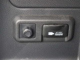 便利なアクセサリーコンセント(AC100V・1500W)が装備されています。ハイブリッドカー特有の大容量の電気エネルギーによりアウトドアシーンや停電などの非常時に便利な機能です。