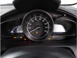 【明るく見やすいメーター】視認性が良く明るく見やすいメーター。運転者にとって見やすいメーターは運転していても疲れないですよね。