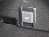 便利なアクセサリーコンセント(AC100V・1500W)が装備されています。ハイブリッドカー特有の大容量の電気エネルギーによりアウトドアシーンや停電などの非常時に便利な機能です。