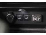 運転席と助手席には寒い日の肩や腰、冷えやすい下肢を温めてくれるシートヒーターが付いております!