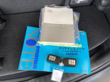 メンテナンスノート【整備記録簿】、取説も揃っています。スマートキーはバッグなどにしまったままボタン操作でエンジンの始動・停止ができて大変便利です。
