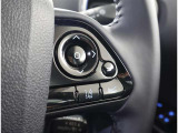 レーンディパーチャーアラートとは車線または走路からの逸脱の可能性を警告すると共に、車線または走路からの逸脱を避けるためのハンドル操作の一部を支援する機能です。詳細は販売店スタッフまでおたずねください。