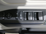運転席のスイッチ類です。