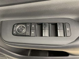 パワーウインドウスイッチ、いたずら防止・挟みこみ防止に、ウインドウロックスイッチを使用ください。便利な電動可倒式ミラースイッチ、集中ドアロックスイッチ