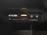 【ETC車載器】もはや必須アイテムのETCを搭載!高速道路のご利用時にとても便利!わずらわしい料金所での現金支払いが不要となりスムーズに通過できます♪