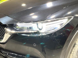 【LEDヘッドライト】悪天候や夜間走行時も良好な視界を確保し安心して運転できる高輝度LEDヘッドライトを装備!点灯速度が早く、消費電力も抑えられています。