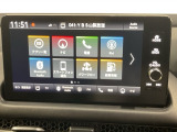 ダッシュボードに自然に溶け込むようにデザインされた純正メモリーナビゲーション。