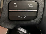 【レーダークルーズコントロール】ミリ波レーダーが車間距離を測って設定車速内で車速に比例した車間距離を保ちながら追従走行する装置で近づきすぎたときは自動でブレーキし、離れすぎたときには自動増速もする。