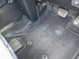 フロアマット標準装備!車内を清潔に保ちます。
