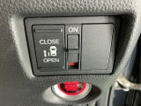 パワースライドドアの開閉はスマートキーのリモコンやドアノブは勿論、運転席側のスイッチ操作でも開閉ができ、安全・簡単です