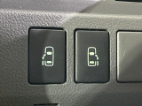 【両側パワースライドドア】スマートキーや運転席のスイッチで後席両側スライドドアの開閉が可能♪電動だから力を入れてドアを開ける必要が無く、小さなお子様でも簡単に開け閉めでき快適です♪