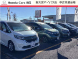 中古車展示場の風景です。正規ディーラーならではの最新の中古車も多数ご用意しております。タイミング次第ではレアな試乗車にも出会えます。お気軽にご相談いただければと思います。