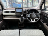 フロント(運転席・助手席)周りです。
