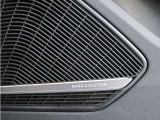 ●スイッチひとつひとつの隙間を1ミリ以下に抑え、まるで彫刻のような存在感と徹底的な微調整により柔らかな押し心地を実現する「ゼロタッチ」など世界でも高い評価を得るアウディのインテリアをぜひご堪能ください