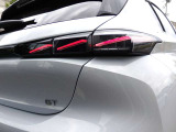ライオンの爪痕をデザイン化したLEDテールライト