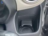 使いやすいドリンクホルダーがここに標準装備!
