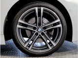 BMW純正アルミホイールです。納車時にはアルミホイールコーティングも承っております!是非ご検討下さいませ。