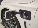 BMWのオートライトは積極的にライトをつけることにより、自車の存在を周囲に向けアピールいたします。それは安全性への配慮でもあります。