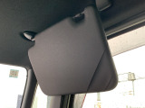 運転席側ドアの方に可動するので日差しに合わせてご利用ください!