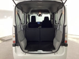 コンパクトボディーなのに、荷室はこんなに広々!たくさん荷物が積めますよ。
