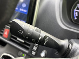 雨天時でも安心して運転できるよう、操作しやすいワイパーレバーを搭載しています。視界を確保し、安全な走行をサポートします。