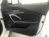 車の乗り降りの際に必ず触るドアハンドルです。使用感が気になる方はお気軽にお申し付けくださいませ。