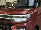 LEDヘッドライトです。デザイン性がよくとても明るいので、夜間の走行や悪天候でも安心です。しかも長寿命!