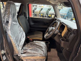 毎日過ごす運転席は要チェック。シートのへたり・擦れ、視界のイメージまで伝わる重要ポイント。