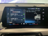 【ナビ純正】ワイドコントールディスプレイは、画面内に多数の情報を表示する事が可能です。センターコンソールiDriveコントローラー操作だけでなく、タッチパネルでの操作も可能となっております。