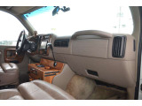 2001モデル、走行38,700kmのお車で御座います。コンディションの良いお車を探すのが難しい年式となりますので、お早めにお問合せください。