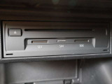 グローブBOX内にSD/CD/DVD挿入部