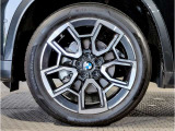 【BMWアロイホイル】軽量かつ強度に拘ったアロイホイル。走行性能ポテンシャルを引き出す設計。車の足元を引き締めてくれる大きなポイントはアロイホイルです。