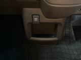 車内で便利な電源供給。【アクセサリーソケット】で、スマートに充電!