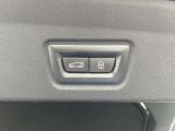 カー・ライフのさまざまなリスクのある状況を自動的に記録。運転中はもちろん駐車時まで、愛車とその周囲を監視・記録する基本機能に加え、Proにはその場で画像を確認できる液晶ディスプレイを搭載。
