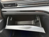 【グローブボックス】大容量のグローブボックスです!!車検証ケース他、日頃使う小物類の収納スペースもたくさんあります!