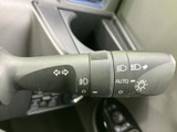 操作しやすいデザインで、安全な車線変更をサポート。視認性の高いインジケーターで、周囲へのアピールも効果的です。