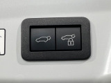 【パワーバックドア】スマートキーや運転席のボタンを押すだけでリアゲートが自動で開閉します!荷物を持っている時や、高い位置にあるバックドアを閉める際に便利な機能です♪