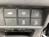 安全運転支援システム「Honda SENSING」、横滑りを制御しクルマを安定させるVSA機能を搭載。運転席とリアゲート本体に開閉スイッチを装備し、とても便利な電動リアゲート!