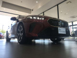 BMWはダウンフォースにより、車両を安定させるため、車の底は平らな造りとなっております。BMWの走行性能に対するこだわりはこういったところにも御座います。