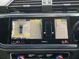 サラウンドビューカメラ装備 車両の4つのカメラから得た映像を合成し、上空から眺めているような映像をモニターに映し出します。車両周辺の歩行者や障害物などの発見に役立ちます。