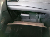 収納スペース多彩で、保証書等の保管に役立ちます