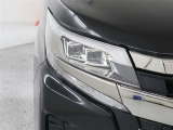 【LEDヘッドライト】装着車です! 夜間の暗い道でも、白く明るく前方を照らしてくれるので、安心して運転が出来そうですね♪