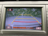 駐車や後退時の安全をサポートします。映像を確認しながら、スムーズな車庫入れや発進が可能です。バックでの視界の死角を軽減します。