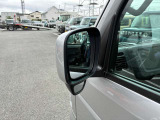 助手席にはサイドアンダーミラー装備☆運転席からの死角を減らしてくれますよ☆