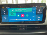 FM+AMチューナー付オーディオプレイヤーは7インチタッチパネルモニター付Uconnect。スマートフォンの様々な機能がお使いいただけます。