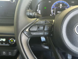 運転中、オーディオの操作をしてて、ハッとしたことはありませんか?ステアリングスイッチは、運転中でもハンドルでオーディオの操作が可能です。安全なドライブをサポートします。