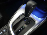 親しみやすいシフトです。 坂道や信号の多い日本では操作が簡単でいいです。 シフトチェンジしやすい所に配置されているので操作し易いですよ。